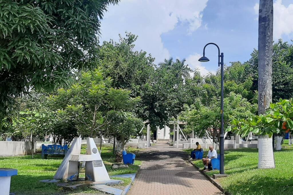 Апартаменти Atenas Backpackers Екстер'єр фото
